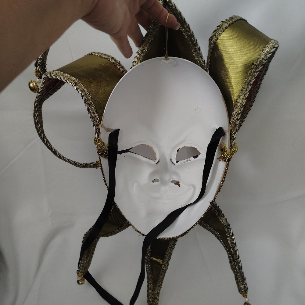 ♣️Elegant Venetian Jester Mask with Purple and Gold Accents - Picture 9 of 11